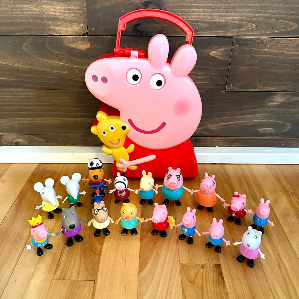 VGUC Peppa Pig Lot of 17 Figures and Storage Case